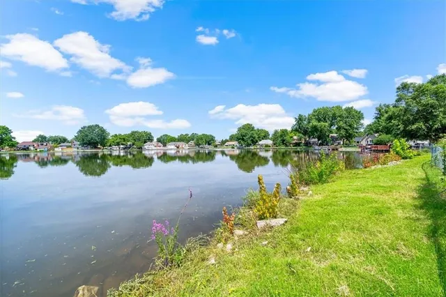 $2,900 | 1005 Johnston Drive, Raymore, MO 64083