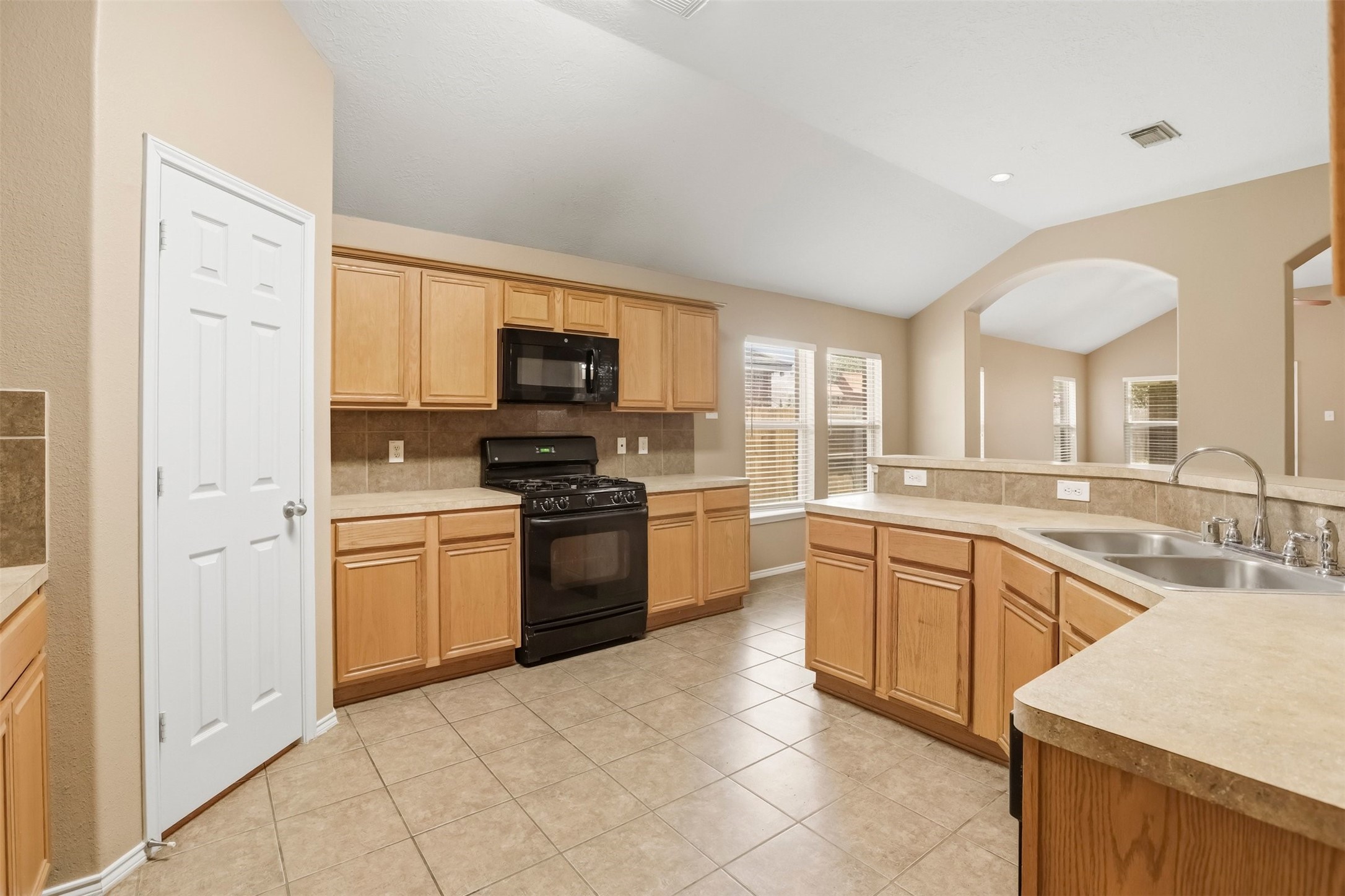 9618 Red Rugosa Drive Houston, TX 77095 - Photo 6 of 28