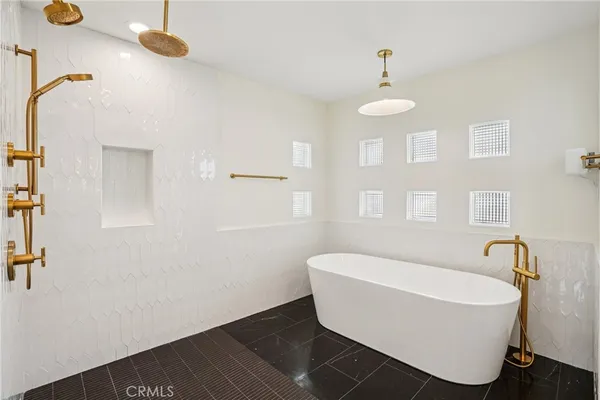 $2,699,000 | 710 Manhattan Beach Boulevard, Manhattan Beach, CA 90266
