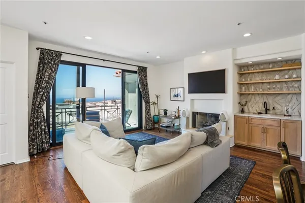 $2,699,000 | 710 Manhattan Beach Boulevard, Manhattan Beach, CA 90266