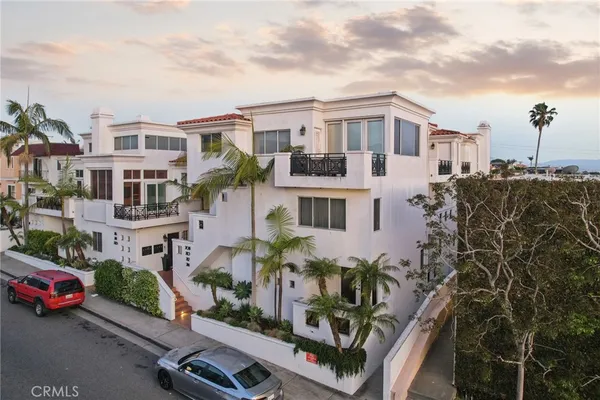 $2,699,000 | 710 Manhattan Beach Boulevard, Manhattan Beach, CA 90266