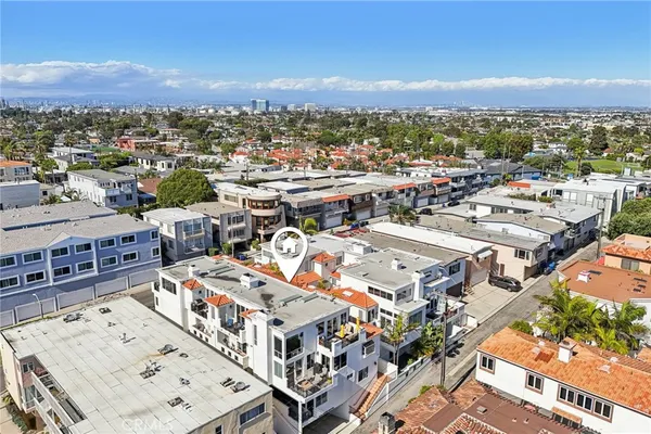 $2,699,000 | 710 Manhattan Beach Boulevard, Manhattan Beach, CA 90266
