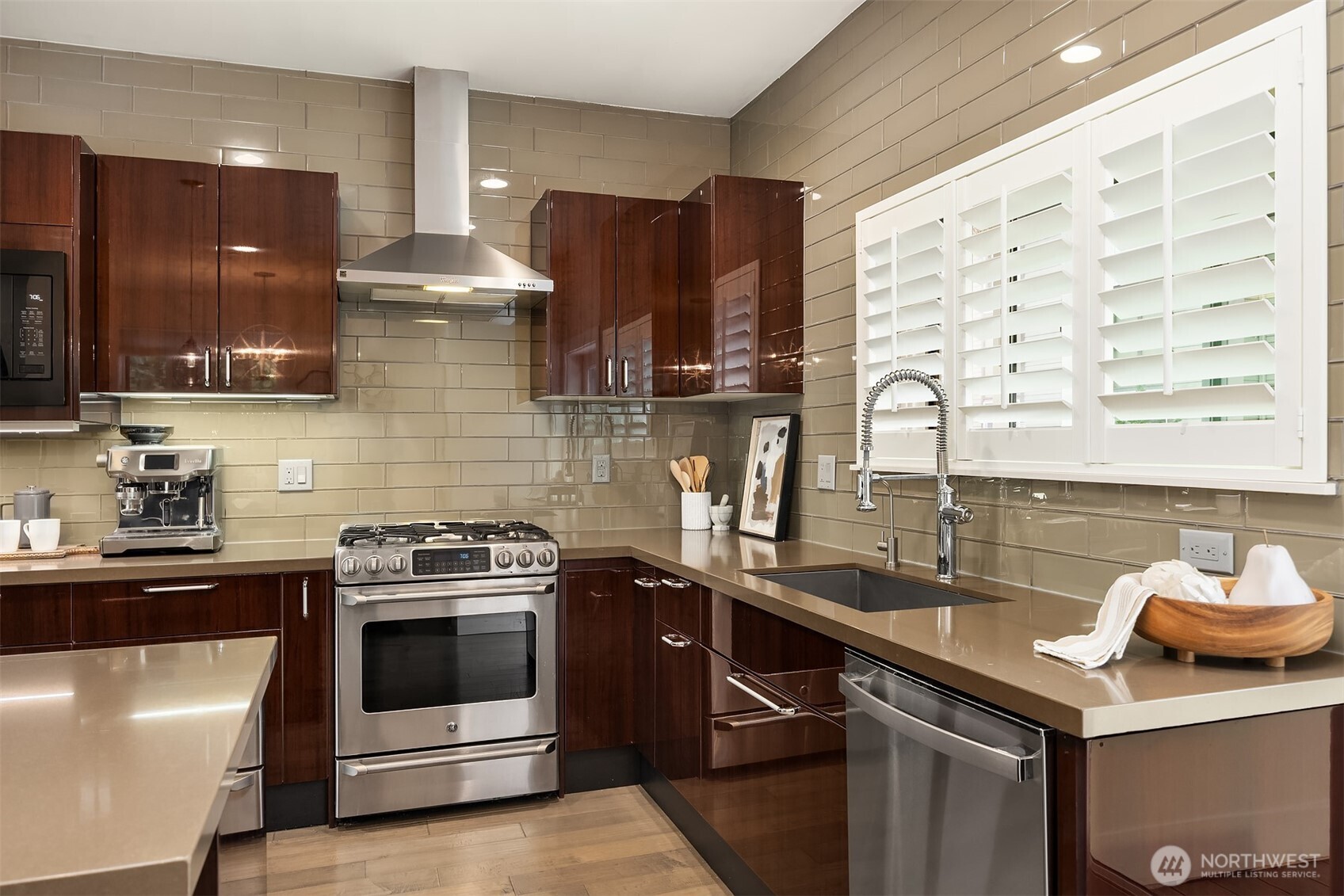 998 Northeast High Street, Unit 12 Issaquah, WA 98029 - Photo 12 of 36