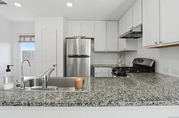 $1,695 | 14643 Greenfield, San Antonio, TX 78254