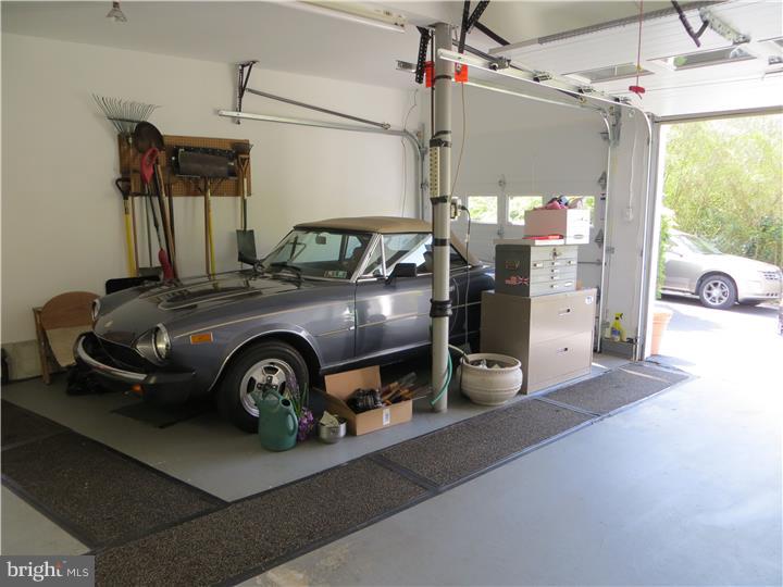 506 Brookhaven Road Wallingford, PA 19086 - Photo 13 of 25 Garage