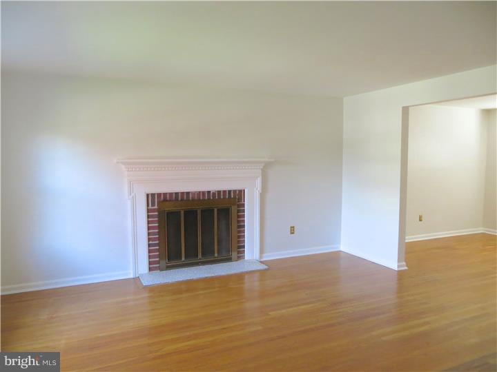 506 Brookhaven Road Wallingford, PA 19086 - Photo 4 of 25 Living Room