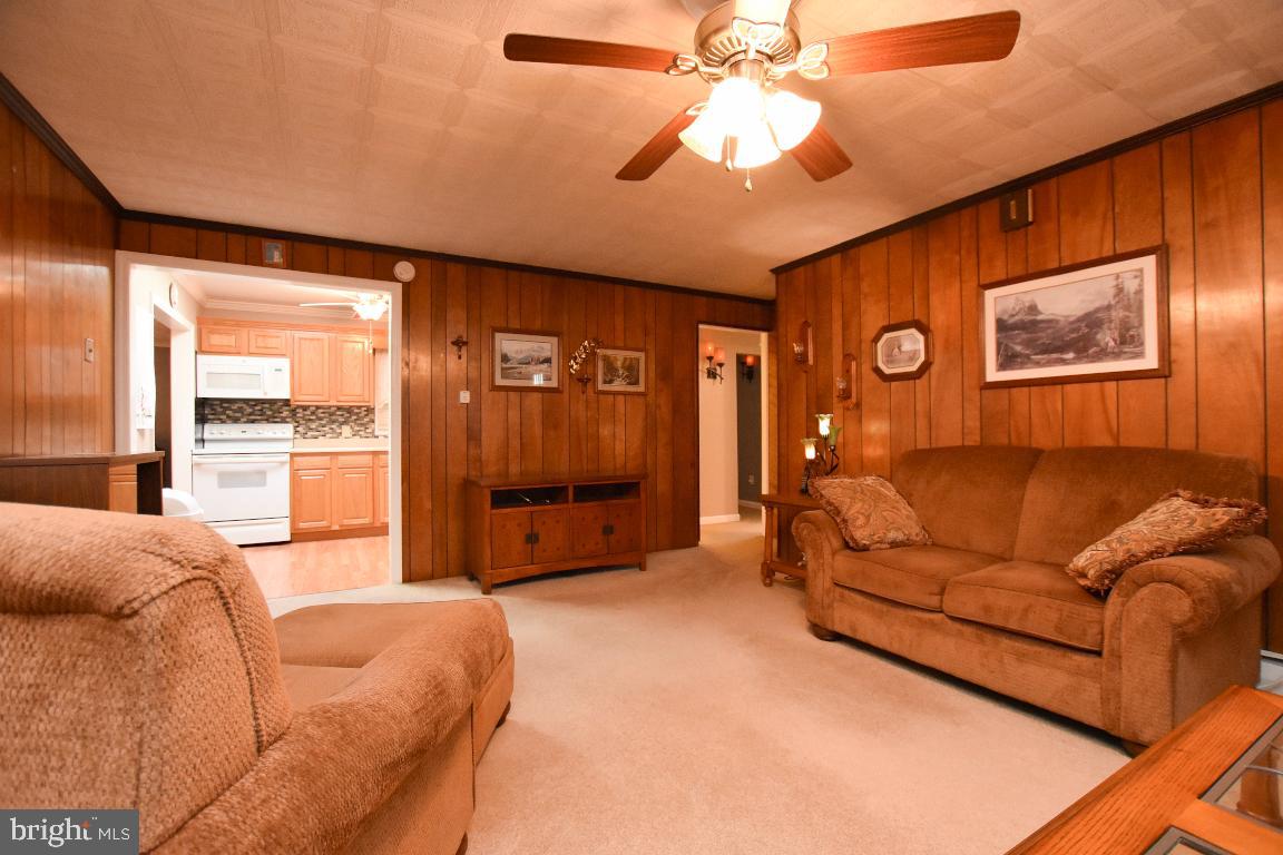 136 Colin Road Williamstown, NJ 08094 - Photo 5 of 24 Living Room