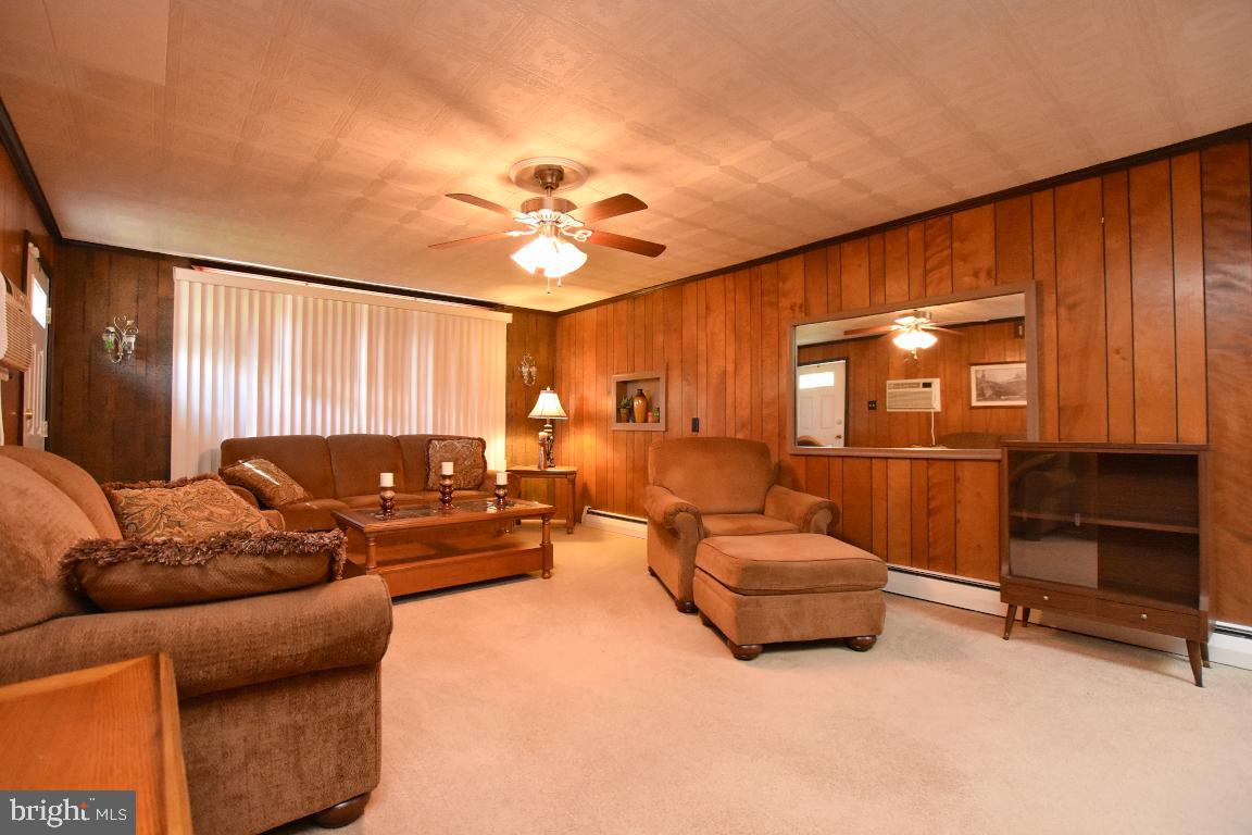 136 Colin Road Williamstown, NJ 08094 - Photo 6 of 24 Living Room