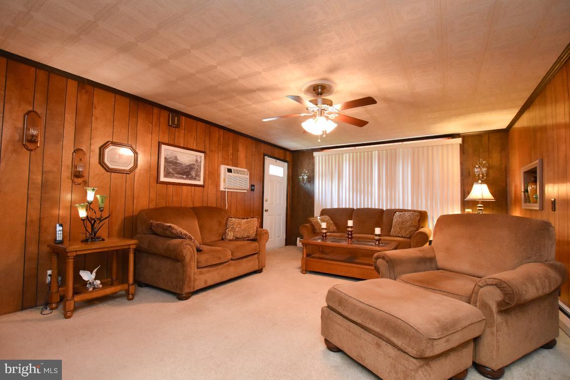 136 Colin Road Williamstown, NJ 08094 - Photo 8 of 24 Living Room