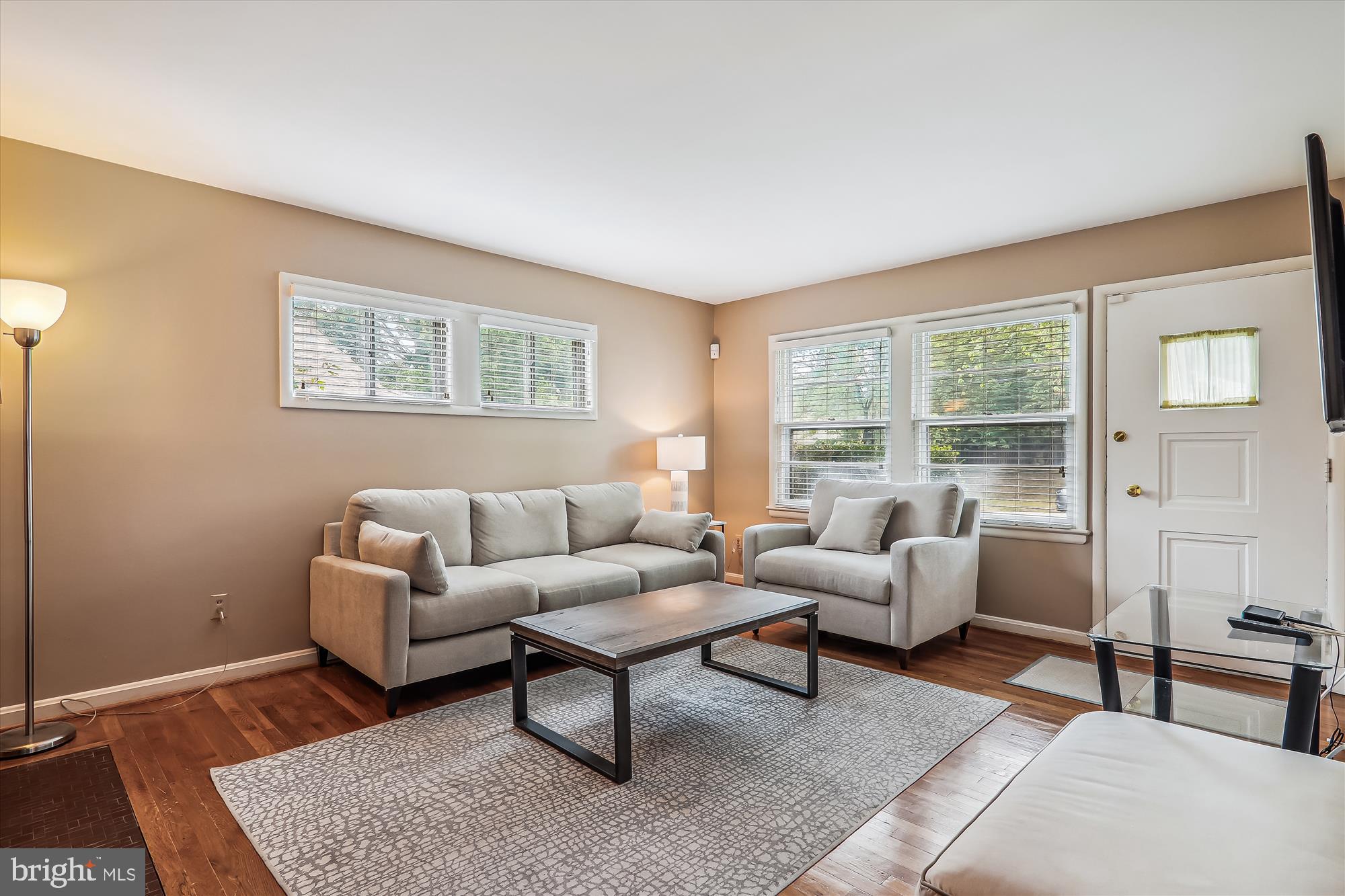 3905 Adams Drive Silver Spring, MD 20902 - Photo 20 of 52 Living Room