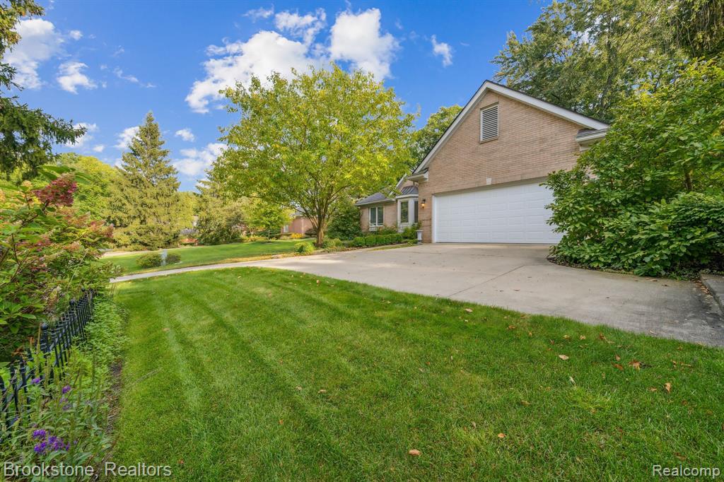 576 Bloomer Ridge Drive Rochester, MI 48307 - Photo 4 of 48