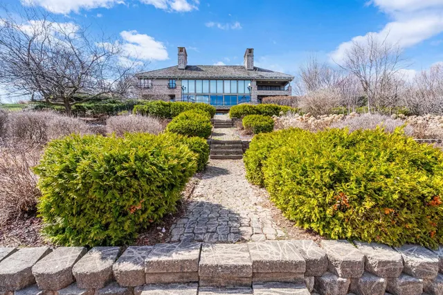 $2,500,000 | 3687 Lost Dauphin Road, De Pere, WI 54115