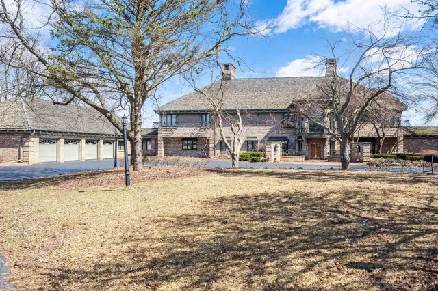 $2,500,000 | 3687 Lost Dauphin Road, De Pere, WI 54115