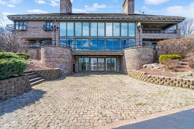 $2,500,000 | 3687 Lost Dauphin Road, De Pere, WI 54115