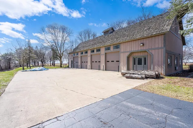 $2,500,000 | 3687 Lost Dauphin Road, De Pere, WI 54115