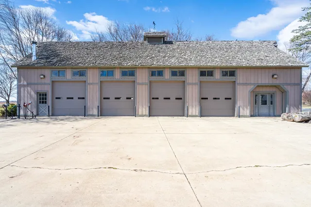 $2,500,000 | 3687 Lost Dauphin Road, De Pere, WI 54115