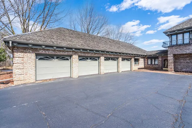 $2,500,000 | 3687 Lost Dauphin Road, De Pere, WI 54115