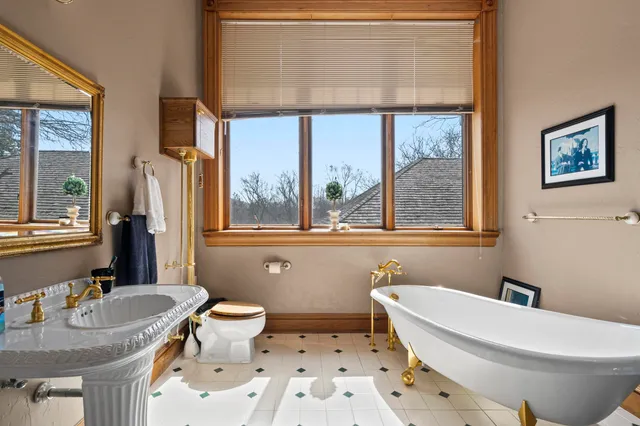 $2,500,000 | 3687 Lost Dauphin Road, De Pere, WI 54115