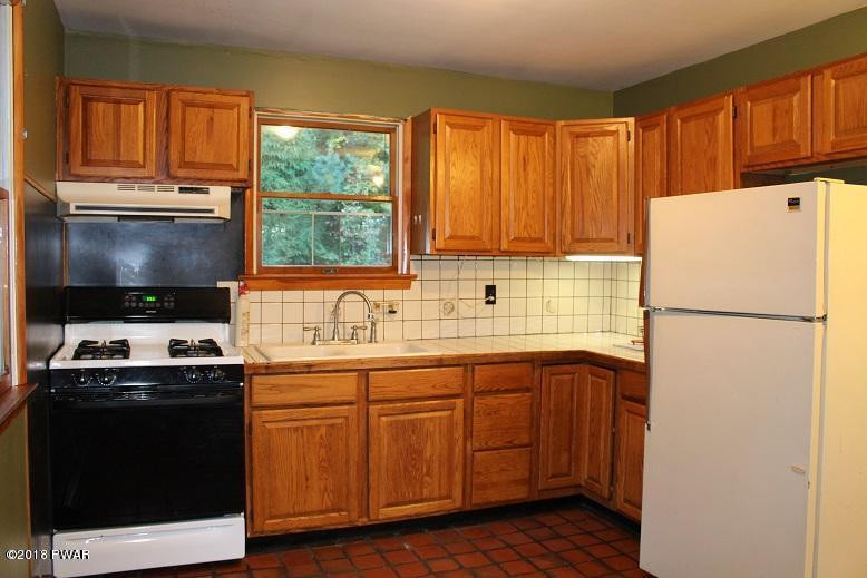 563 Huckleberry Road Newfoundland, PA 18445 - Photo 2 of 16