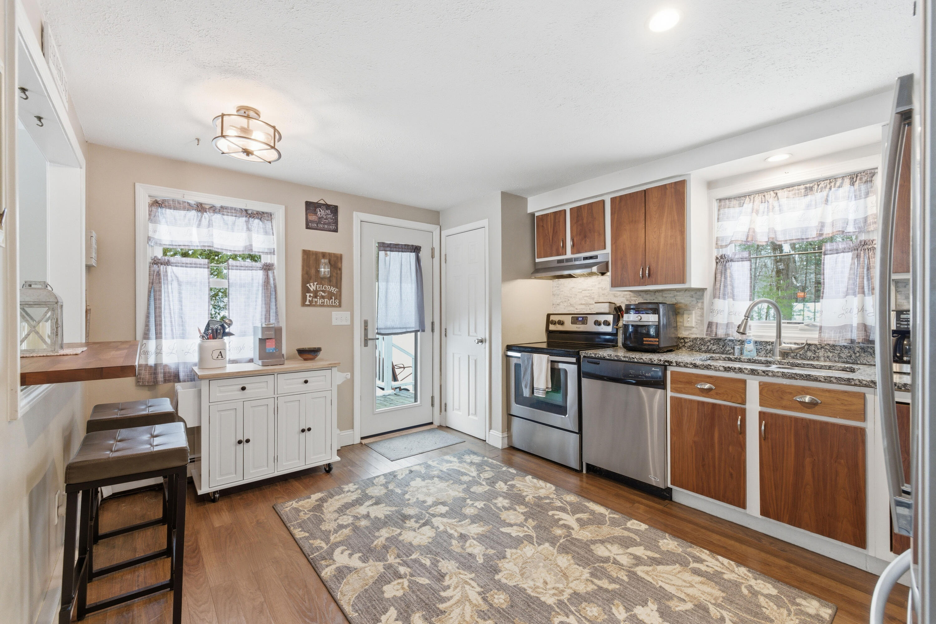 3 Clarkdale Road Kennebunk, ME 04043 - Photo 4 of 32 3G0A5817