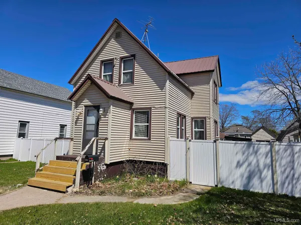$140,000 | 509 South 10th Street, Escanaba, MI 49829