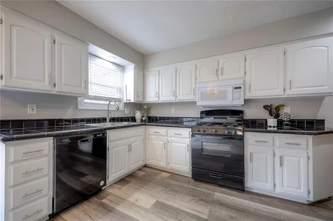 $389,900 | 7745 West 154th Terrace, Overland Park, KS 66223