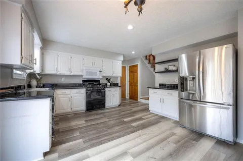 $389,900 | 7745 West 154th Terrace, Overland Park, KS 66223