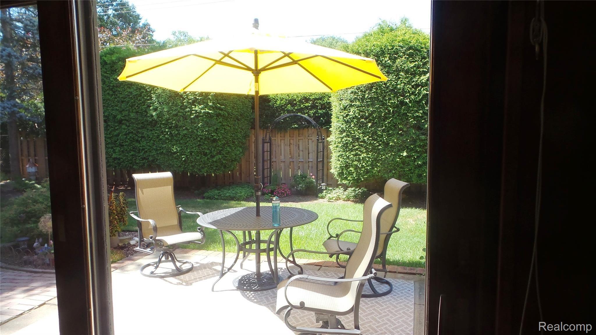 905 Cook Road Grosse Pointe, MI 48236 - Photo 38 of 38 Deck patio 1.jpg