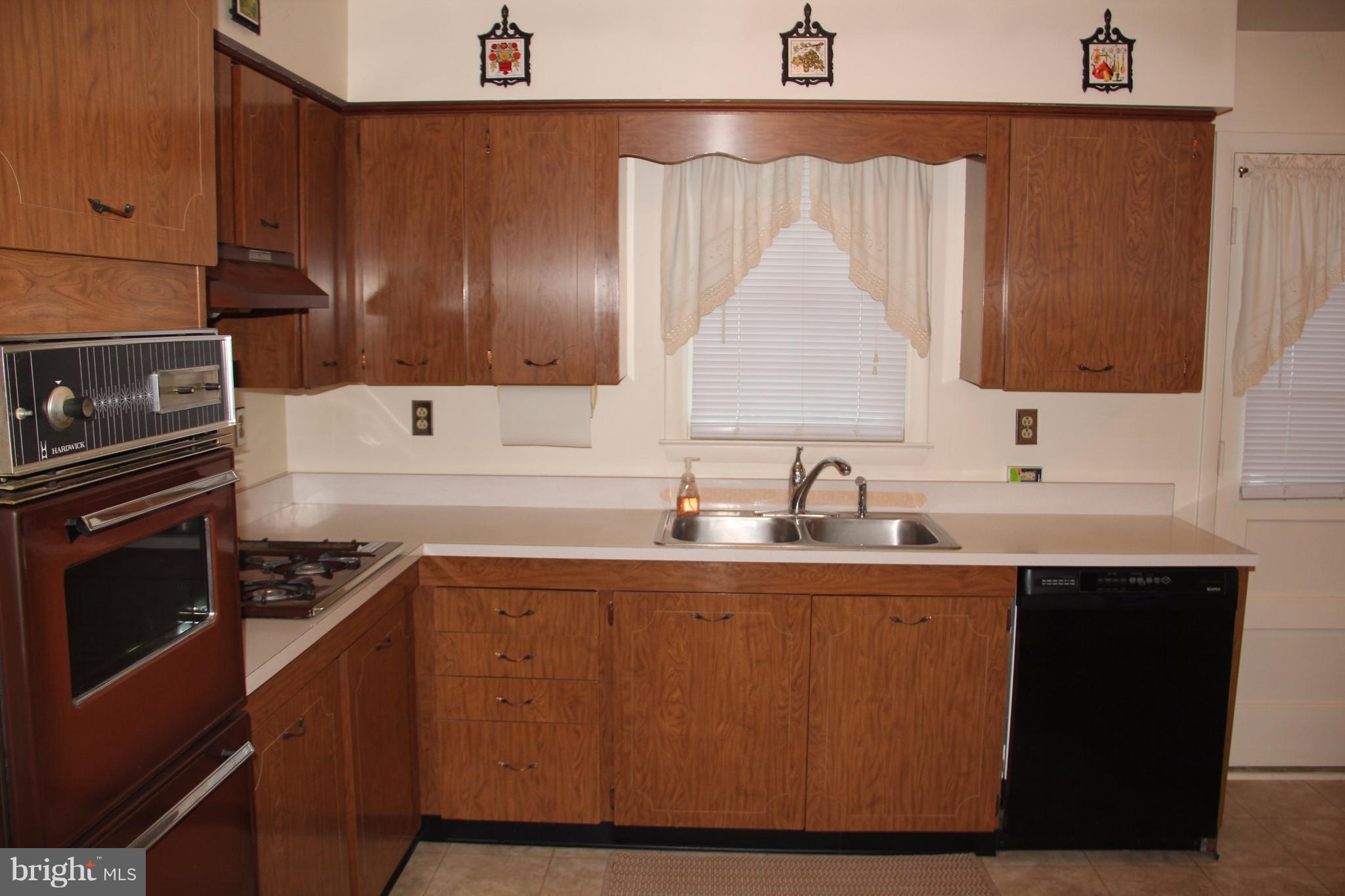 6721 Fordcrest Road Baltimore, MD 21237 - Photo 3 of 16 Kitchen