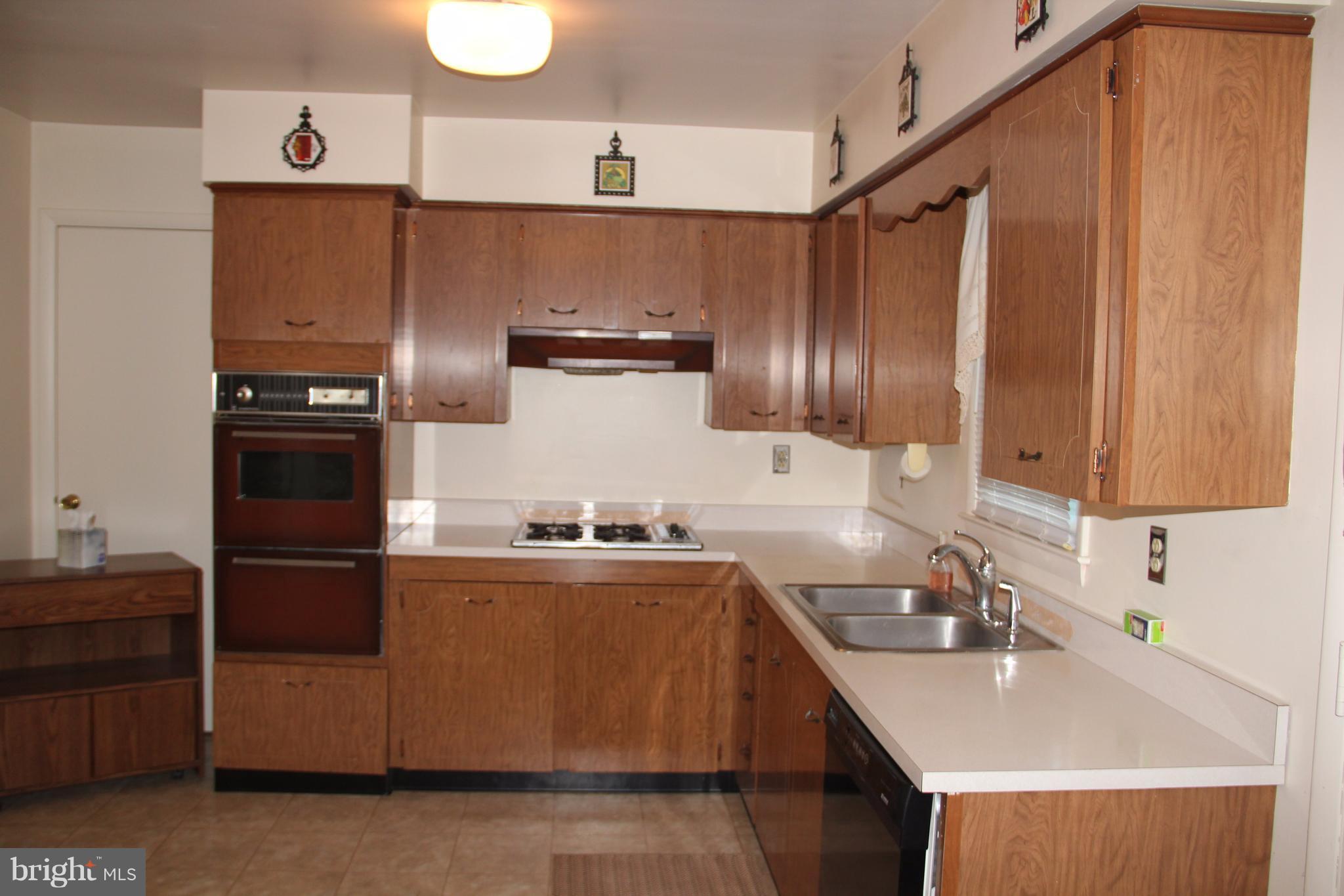 6721 Fordcrest Road Baltimore, MD 21237 - Photo 4 of 16 Kitchen