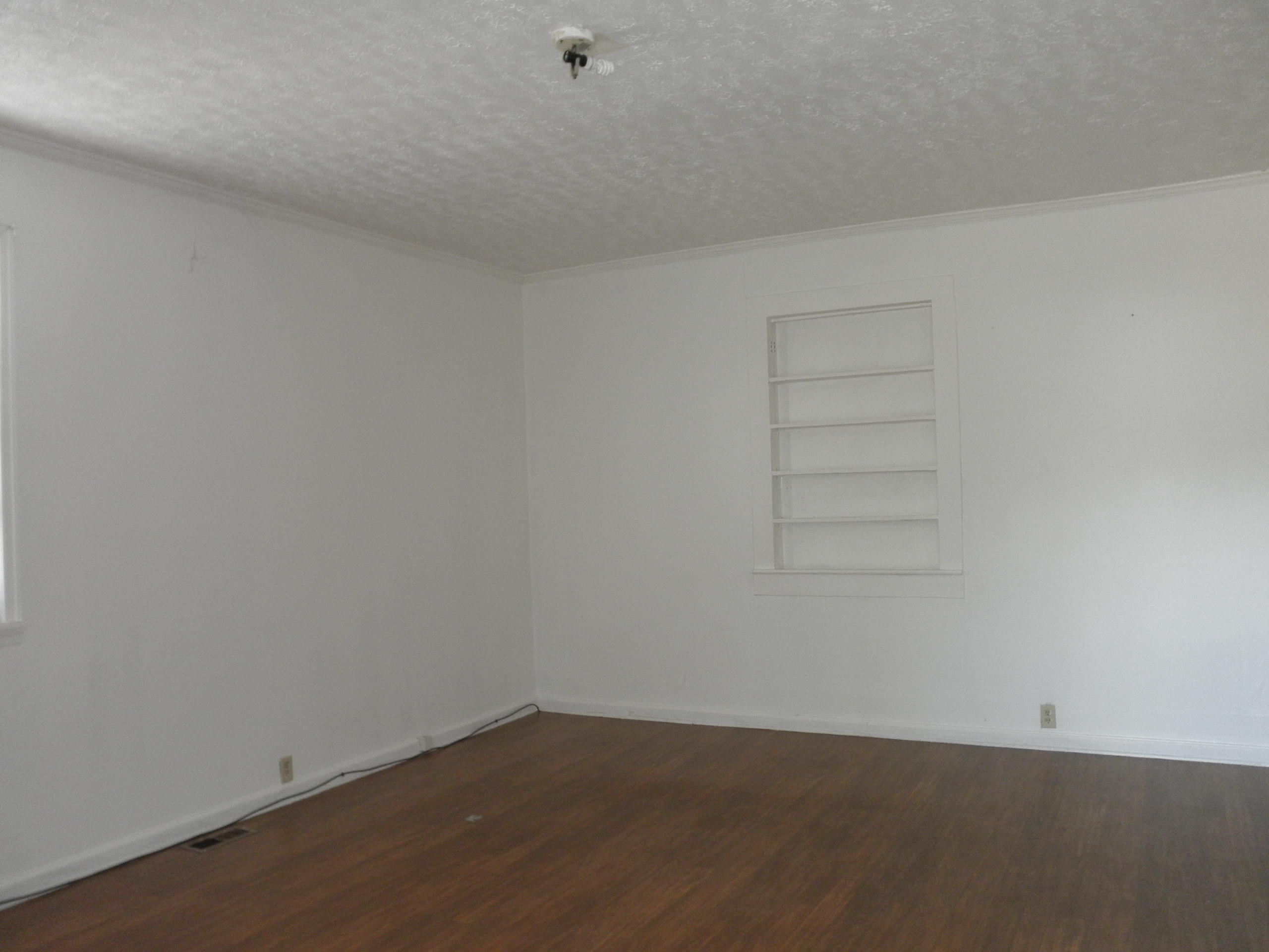 158 3rd Avenue Rockingham, NC 28379 - Photo 2 of 5 Living room