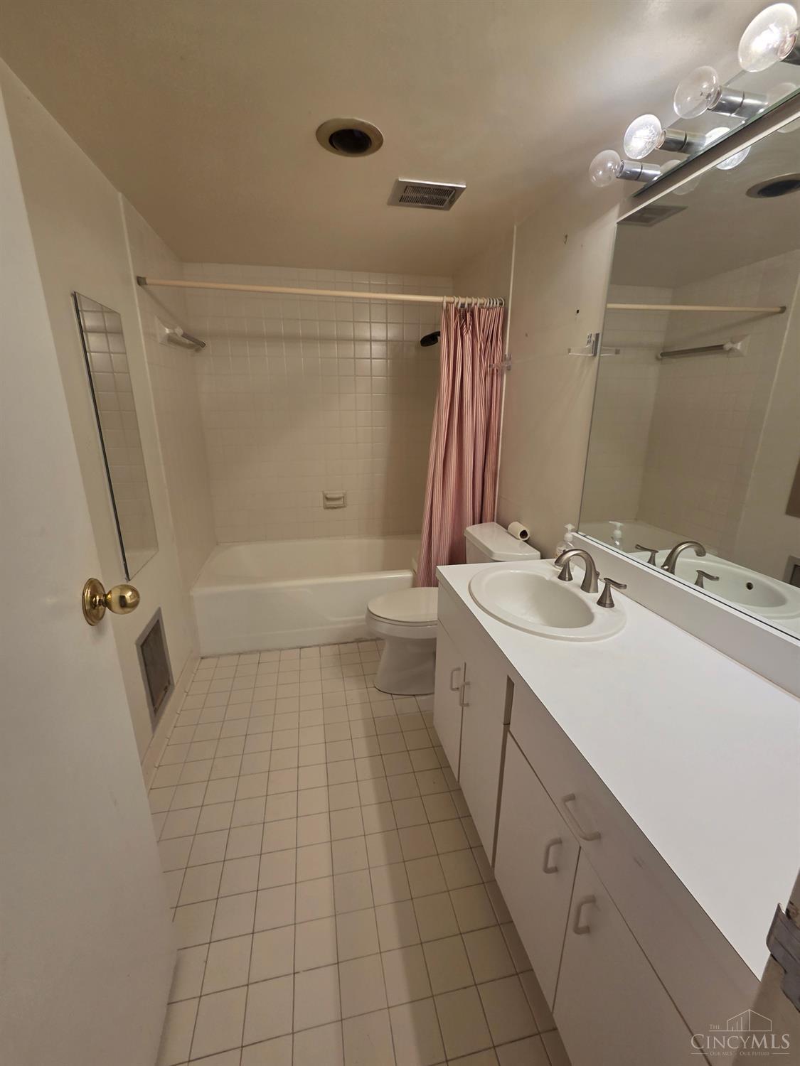 2444 Madison Road, Unit 210B Cincinnati, OH 45208 - Photo 29 of 39