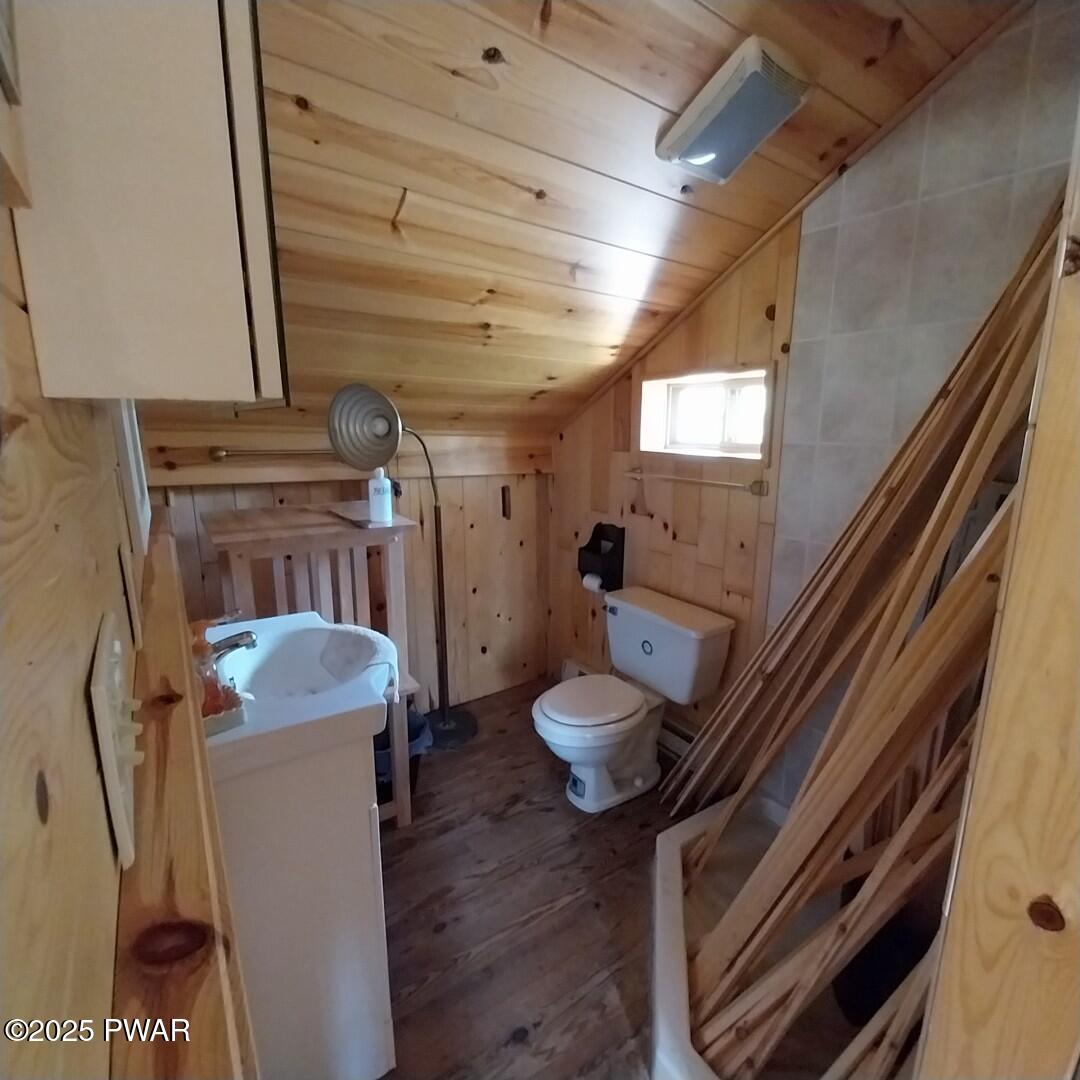 134 Markle Road Hawley, PA 18428 - Photo 33 of 86 6 a Second floor bathroom (Large)
