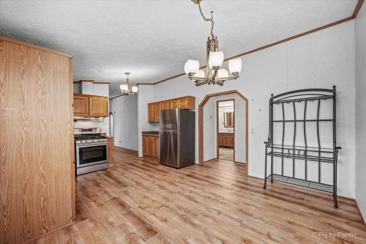 1130 Country Club Road Elgin, IL 60123 - Photo 11 of 33 Gallery Image 11
