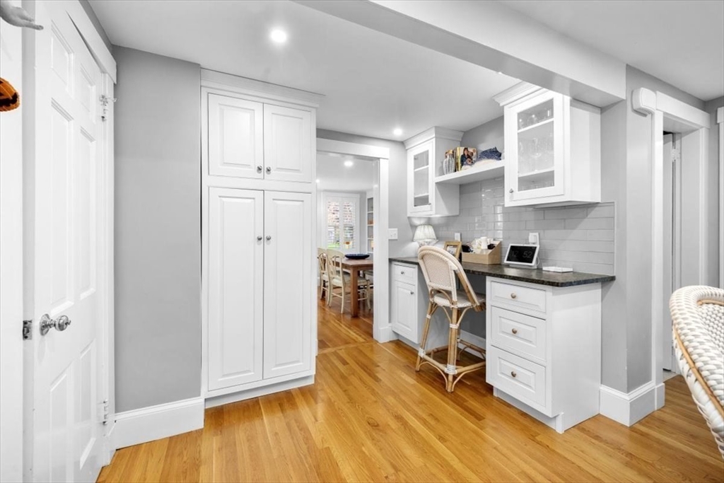 36 Burr Road Hingham, MA 02043 - Photo 4 of 24