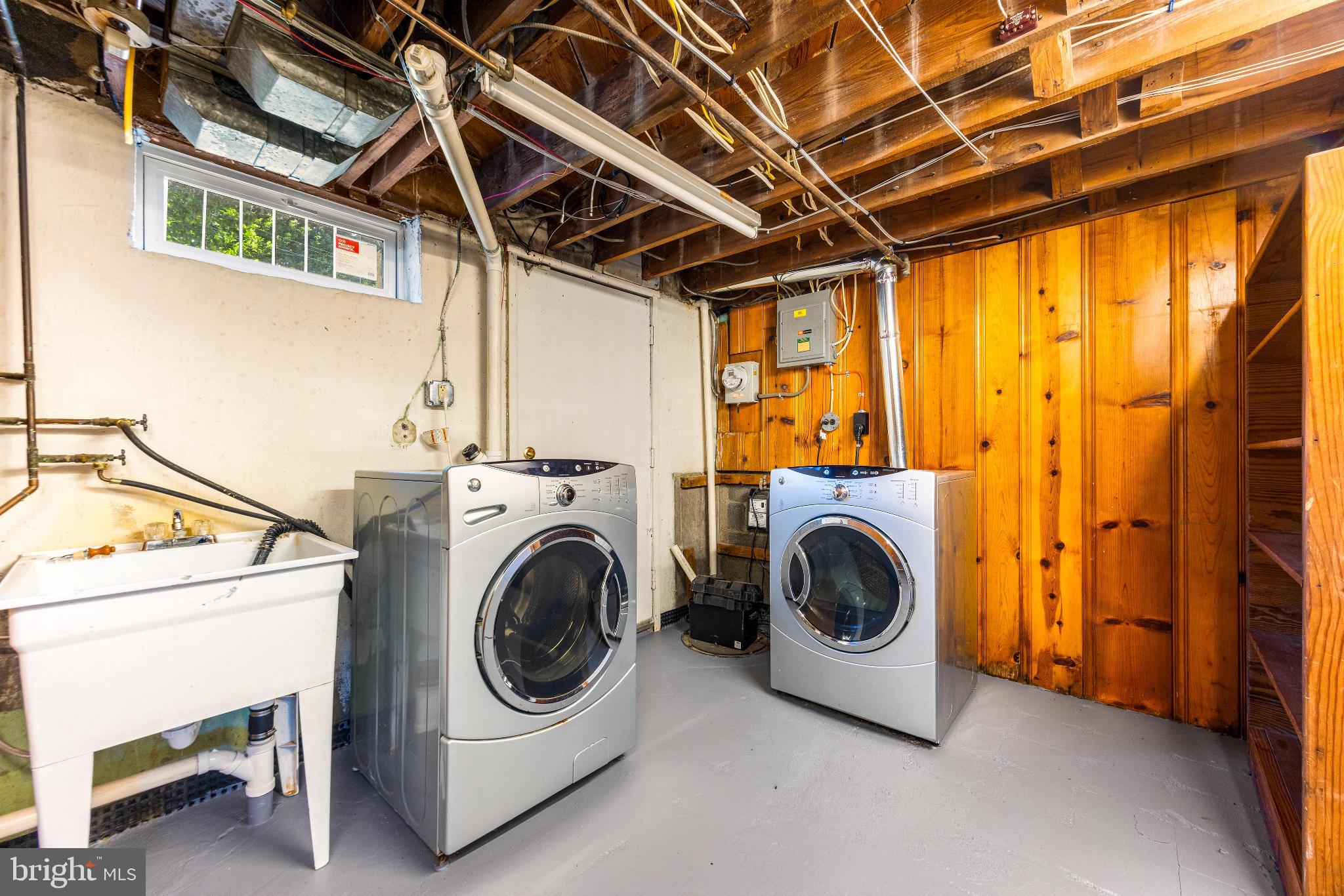 1815 Loch Shiel Road Towson, MD 21286 - Photo 25 of 32 a utility room with dryer and washer
