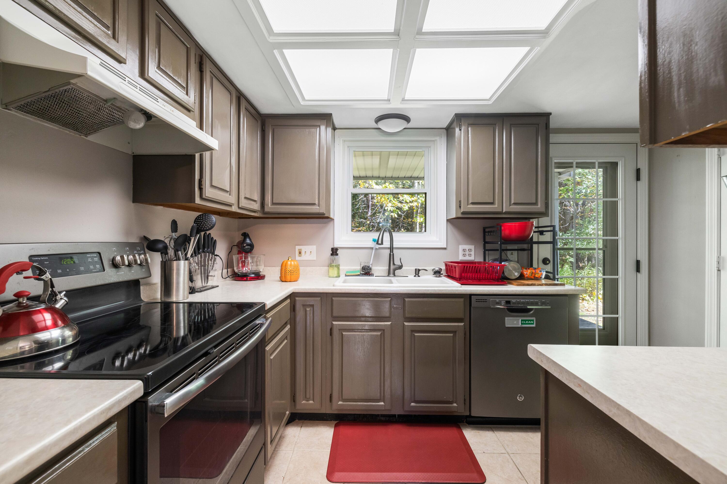 29 Old Orchard Road, Unit 49 Saco, ME 04072 - Photo 14 of 37 3G0A1415