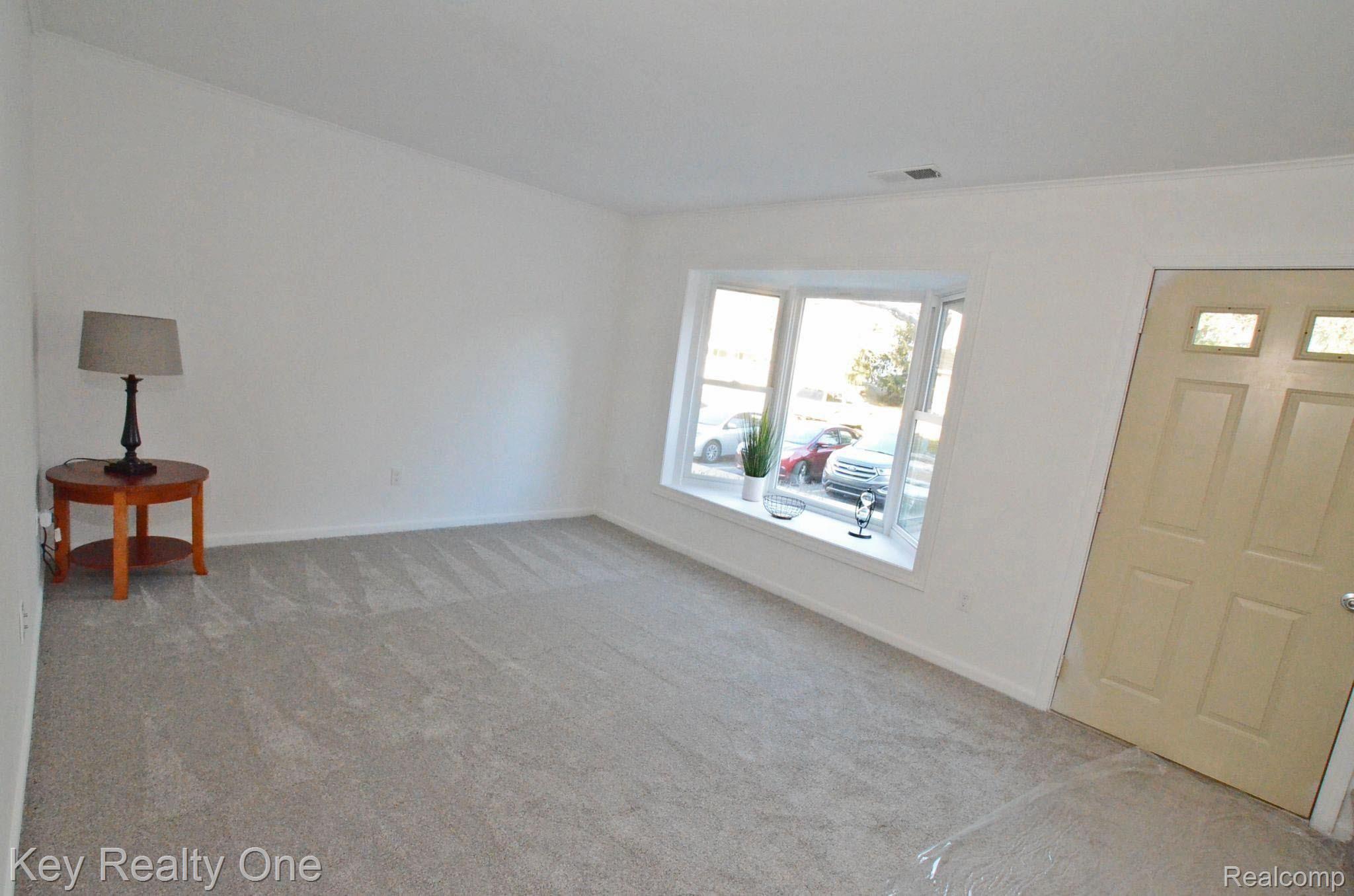 1040 Larson Court Rochester, MI 48307 - Photo 5 of 23 Living Room 2.jpg
