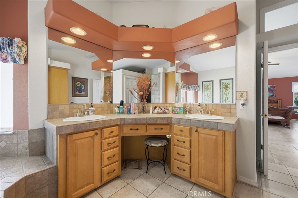 35780 Greer Road Murrieta, CA 92562 - Photo 32 of 56 Primary bathroom dual vanity