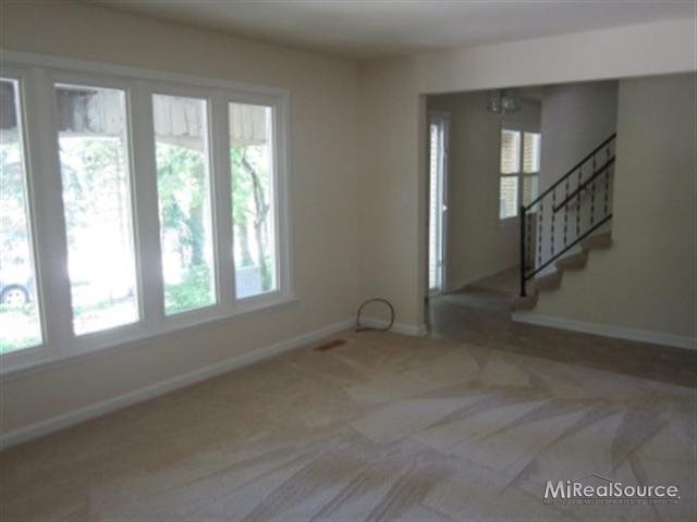 1033 Runyon Road Rochester, MI 48306 - Photo 9 of 20 31150926-8.JPG