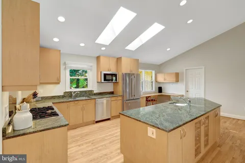 $1,650,000 | 2114 Galloping Way, Vienna, VA 22181