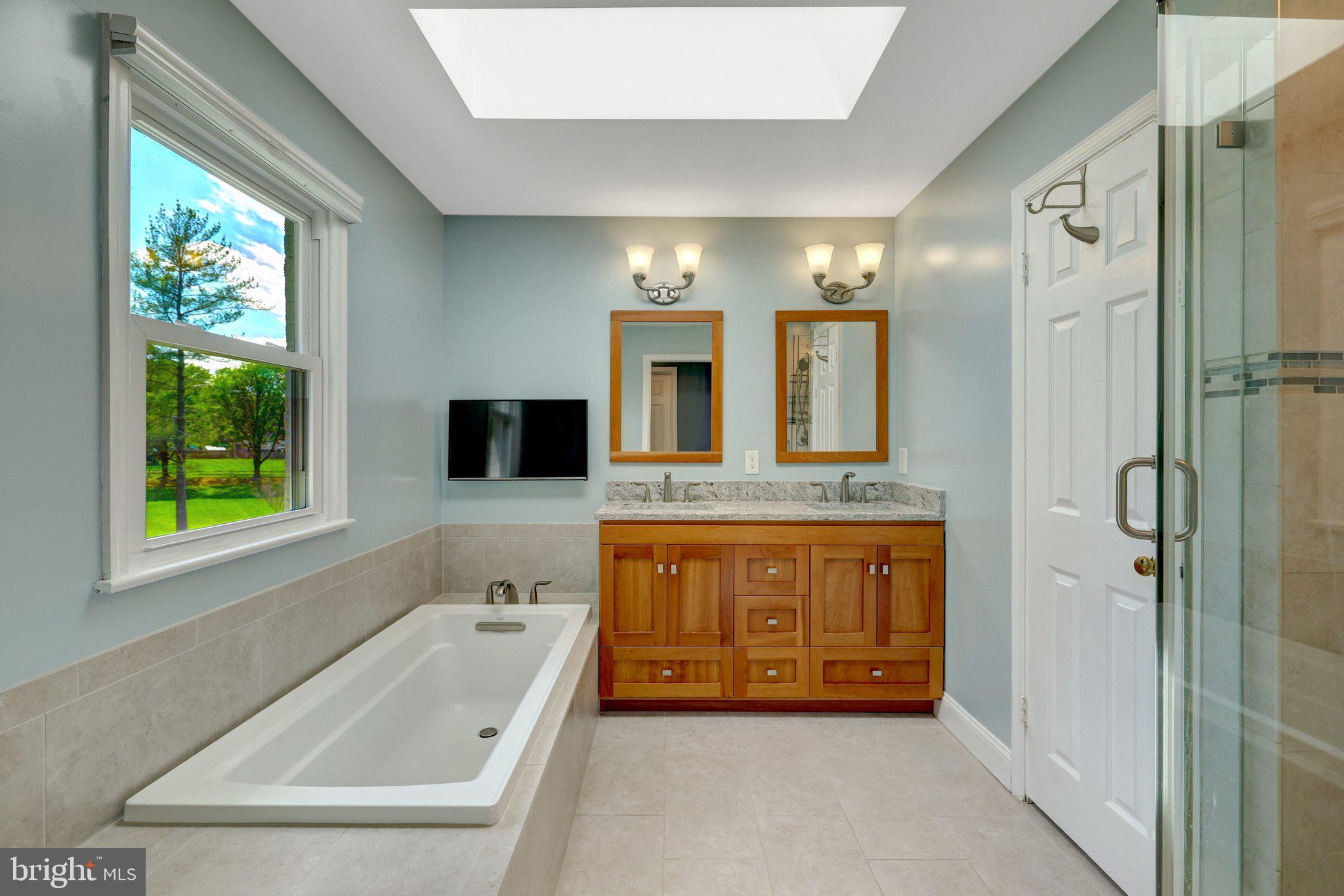 2114 Galloping Way Vienna, VA 22181 - Photo 32 of 89 Primary Bathroom