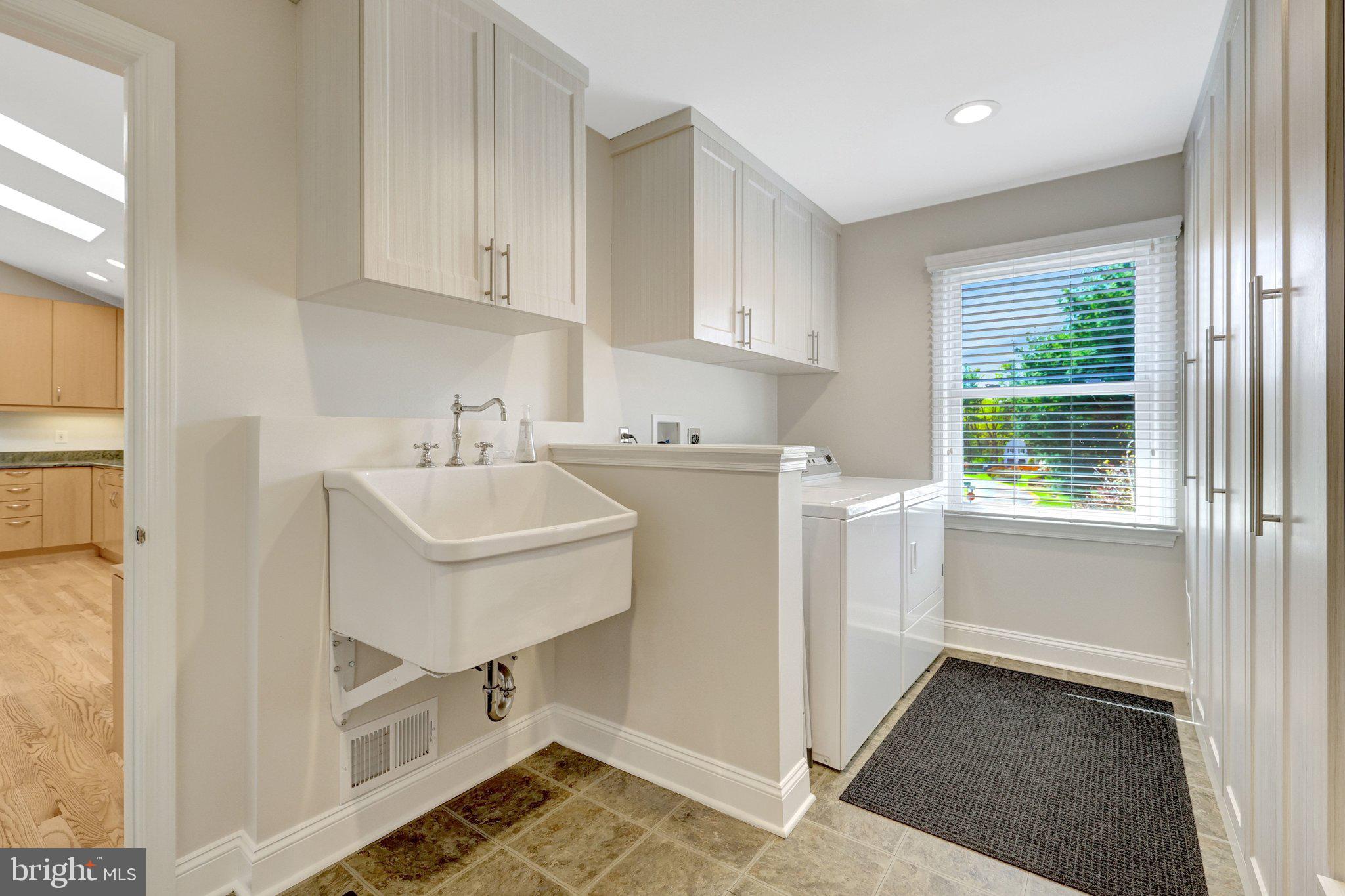 2114 Galloping Way Vienna, VA 22181 - Photo 10 of 89