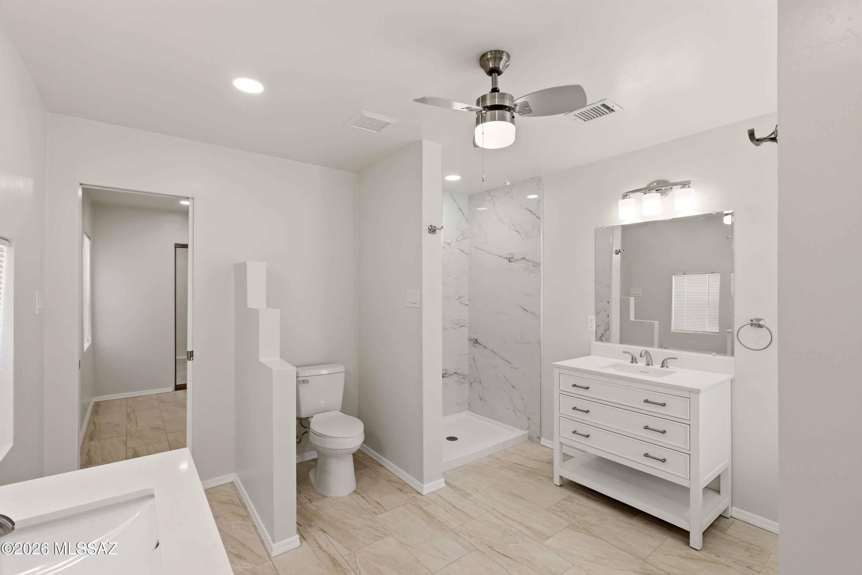 2111 South Miramonte Stravenue Tucson, AZ 85713 - Photo 18 of 34 16. Primary Bathroom 2