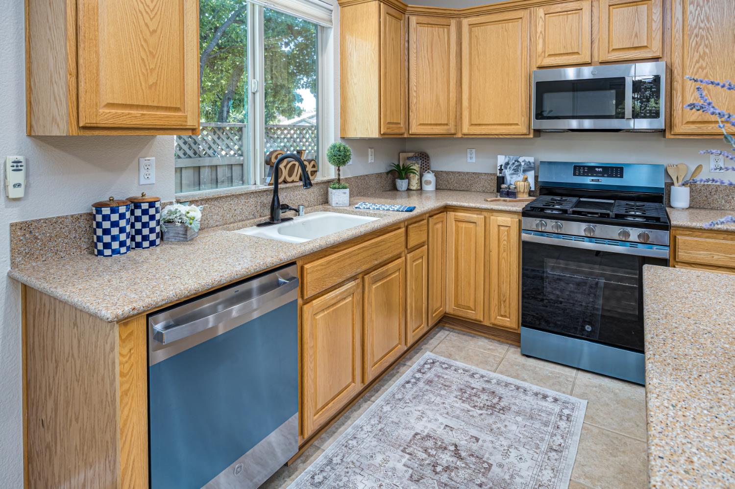 300 Lariat Loop Lincoln, CA 95648 - Photo 11 of 49