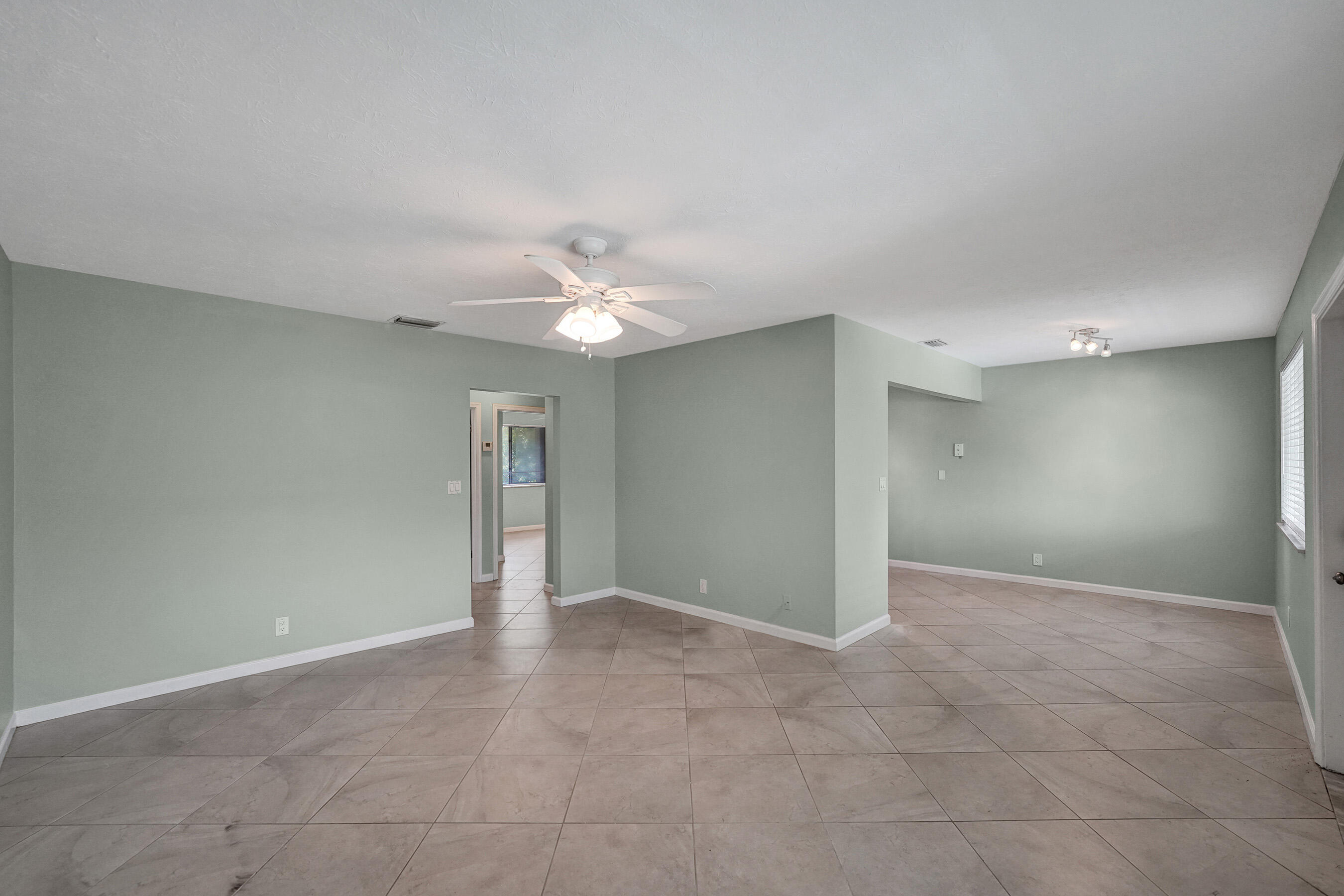 1250 Miami Road, Unit 11 Fort Lauderdale, FL 33316 - Photo 9 of 38 DSC08012