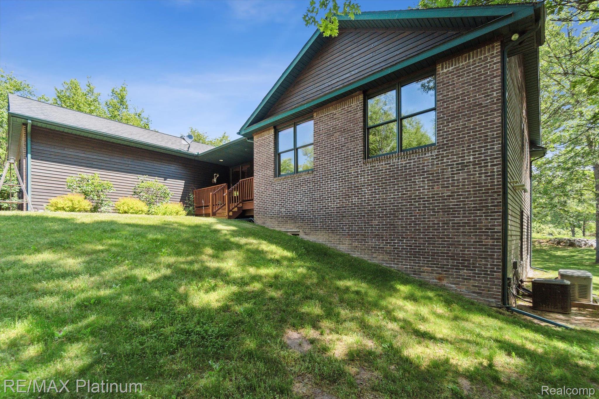 17095 Rosehill Road Pinckney, MI 48169 - Photo 7 of 57 Gallery Image 7
