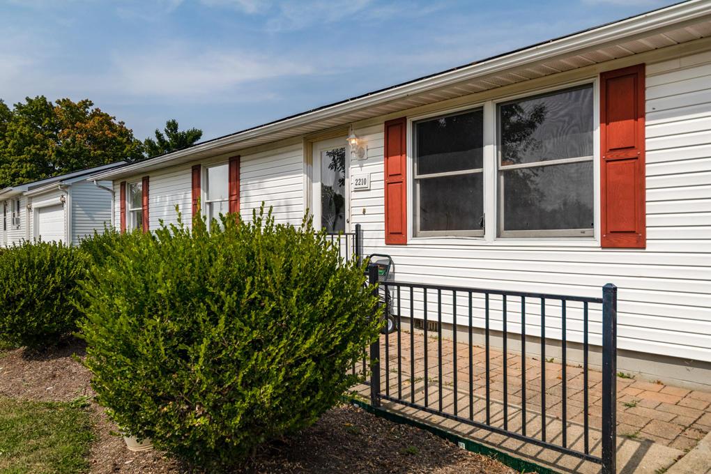 2210 Rodger Road Columbus, OH 43207 - Photo 2 of 12