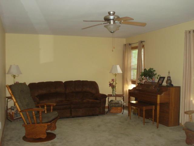 7133 Johnson Road Springfield, OH 45502 - Photo 3 of 25