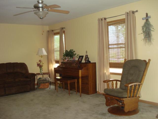 7133 Johnson Road Springfield, OH 45502 - Photo 5 of 25
